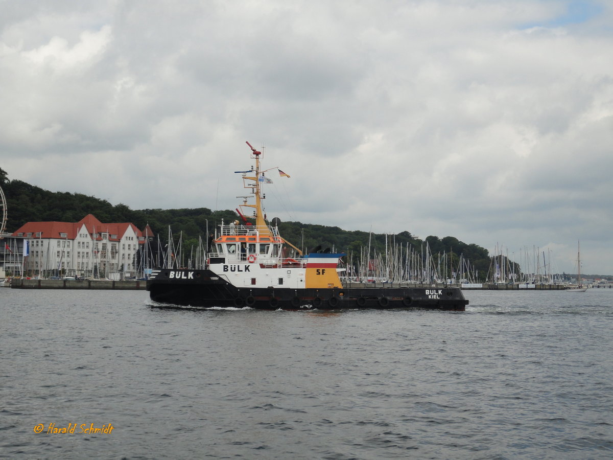 BÜLK (IMO 8701284) am 19.6.2012, auf der Kieler Förde /
Hafen- und Seeschlepper / BRZ 263 / Lüa 29,9 m, B 6,9 m, Tg 4 m / 2 MWM-Diesel, ges. 2.320 kW (3.155 PS), 2 Schottel –Ruderpropeller, 13,5 kn, Pfahlzug 40 t / gebaut 1987 bei Oelkers in Hamburg /
