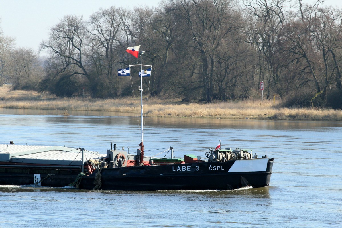 Bug des GMS Labe 3 (09551066) am 17.03.2016 bei Gnevsdorf auf Elbe-Talfahrt.