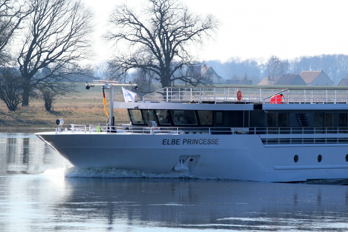 Bug des KFGS Elbe Princesse (01840744) am 17.03.2016 bei Elbe-km 439. Das KFGS war auf Bergfahrt Richtung Tangermünde.