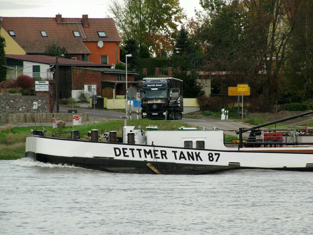 Bug des TMS Dettmer Tank 87 (04019210) während einer Elb-Bergfahrt am 03.11.2014 bei Rogätz.