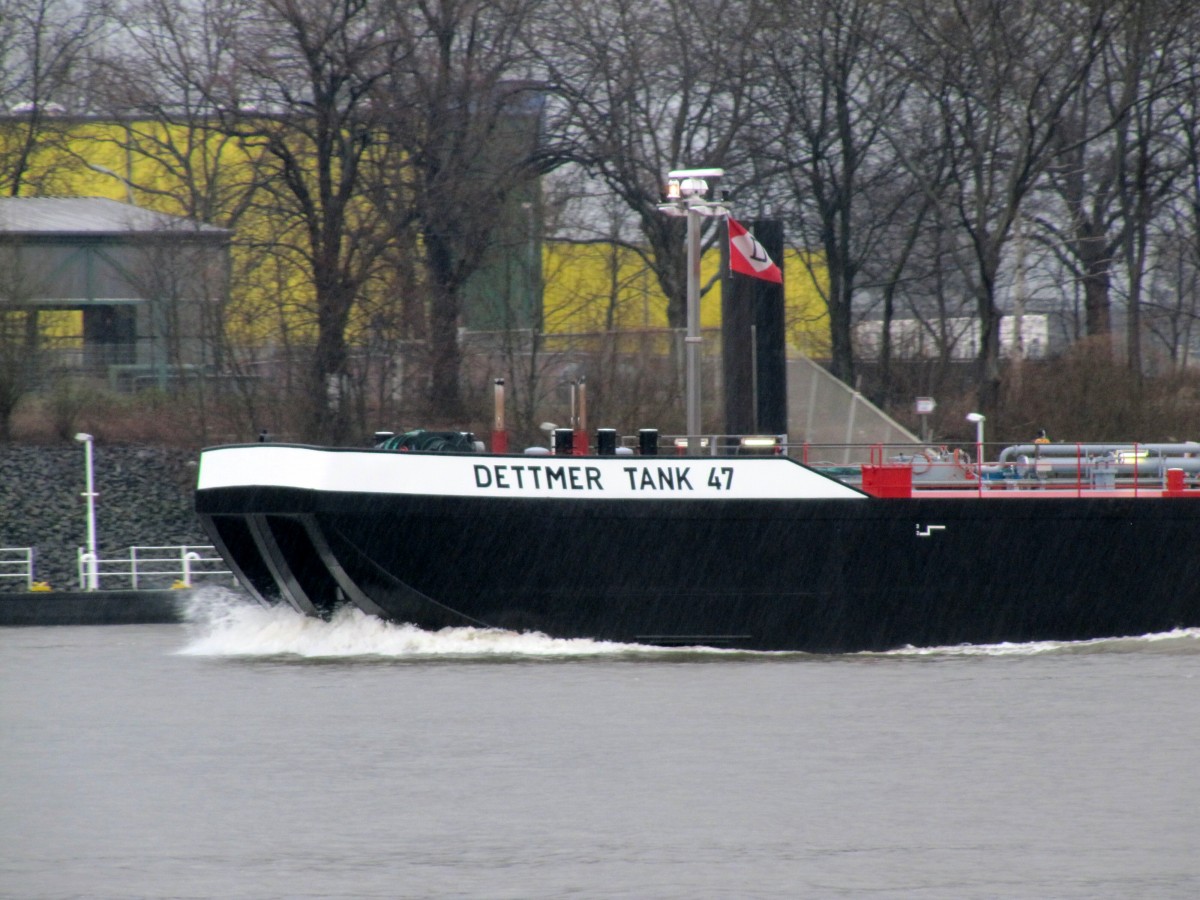 Bug des TMS Dettmer Tank 47 (04012440) am 13.01.2015 im Hafen HH a.d. Köhlbrand / Süderelbe zu Tal.