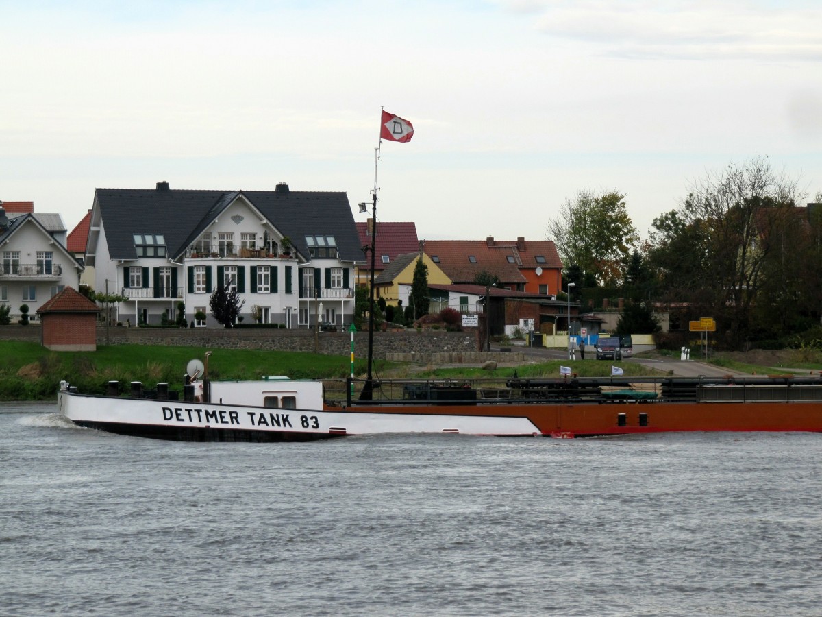 Bug des TMS Dettmer Tank 83 (04015310) am 03.11.2014 auf der Elbe zu Berg an der Ortschaft Rogätz.