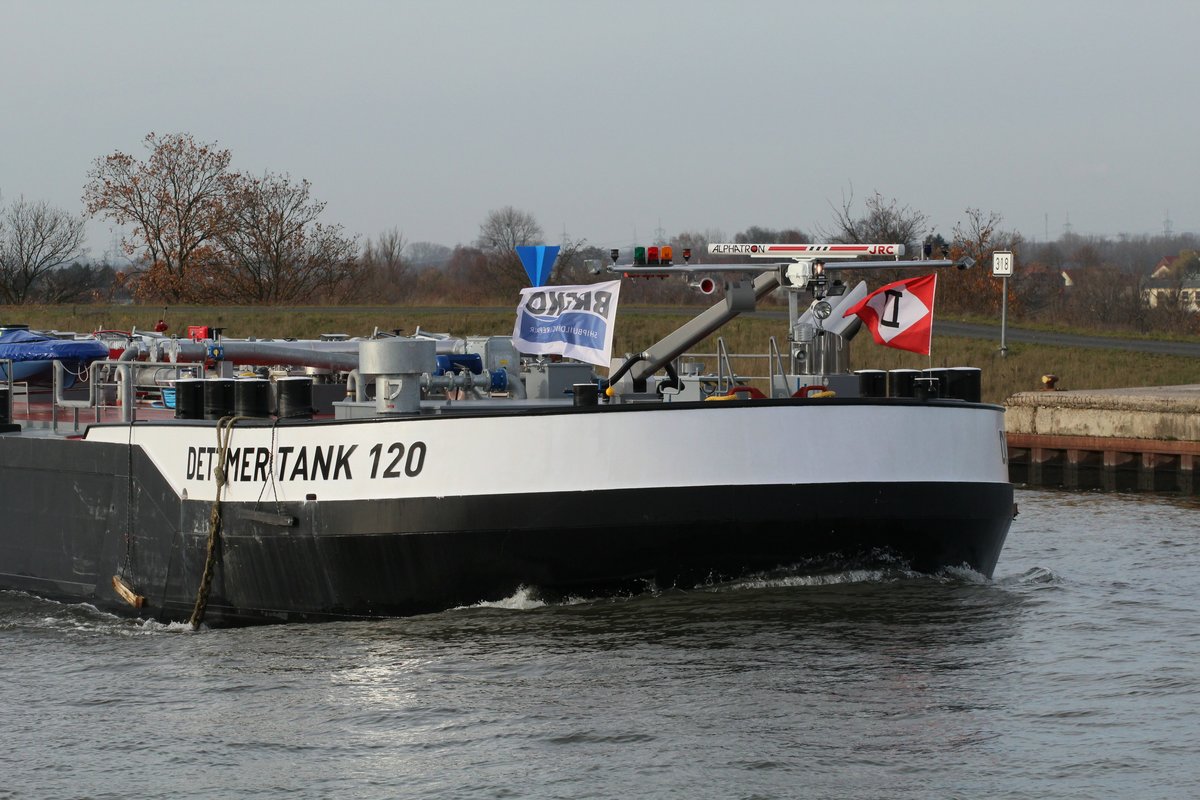 Bug des TMS Neubaues DETTMER TANK 120 (02336967) am 24.11.2016 im Mittellandkanal Höhe Barleber See I / km 318.