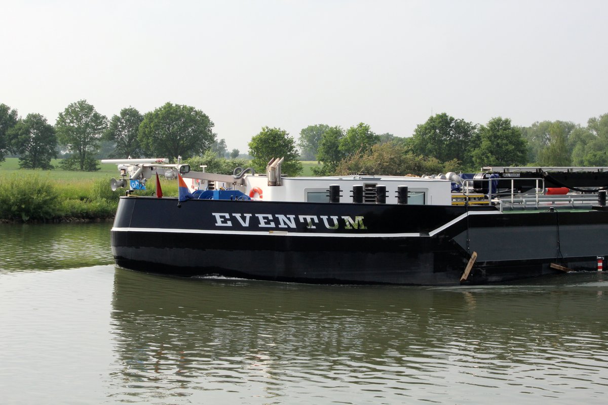 Bug mit verchromtem Schriftzug des TMS Eventum (04812030) am 27.05.2016 im Mittellandkanal bei Edesbüttel.