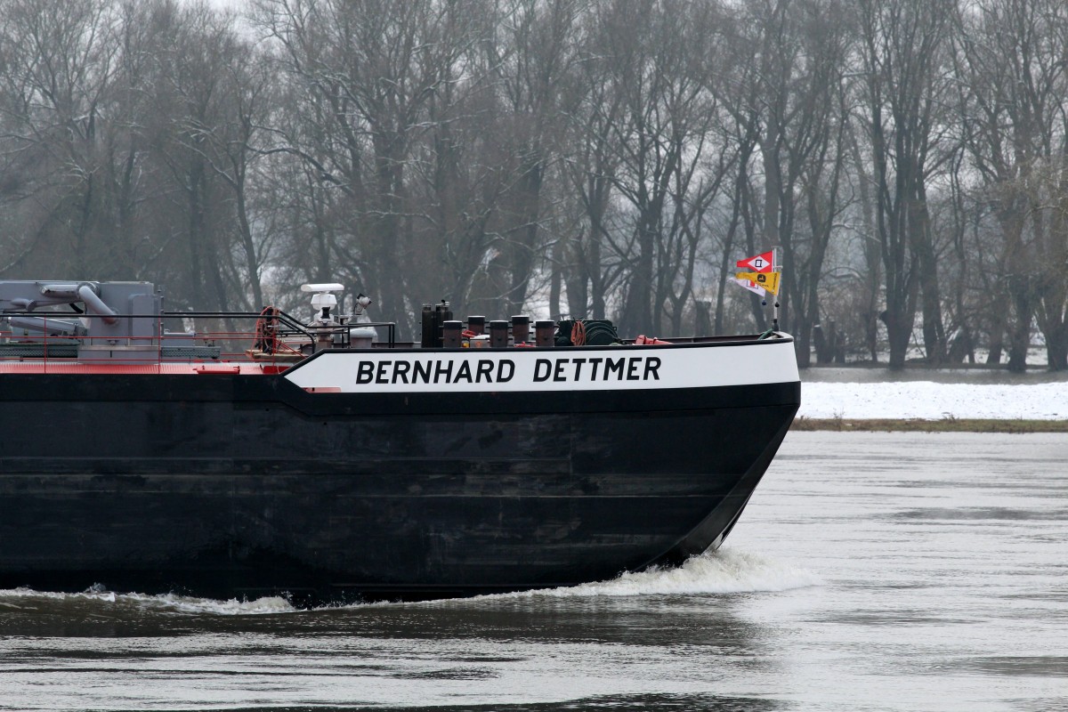 Bug vom TMS Bernhard Dettmer (04806430 , 100 x 9,50m) am 22.01.2015 auf Elb-Talfahrt vor Wittenberge.