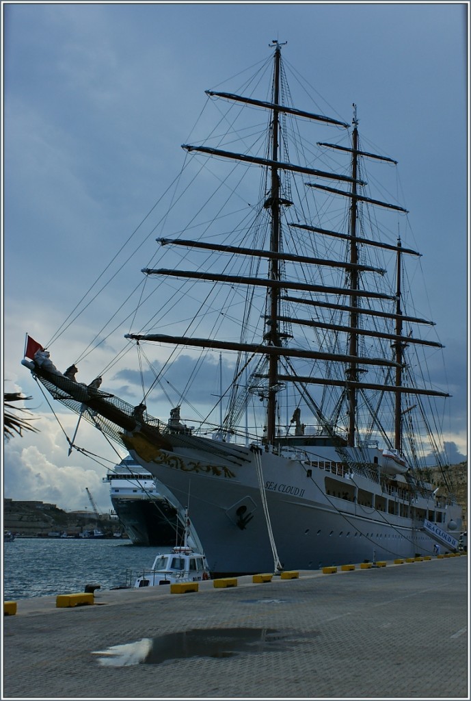 Bugansicht der Sea Cloud II im Hafen von Valetta (Malta)
(22.09.2013)