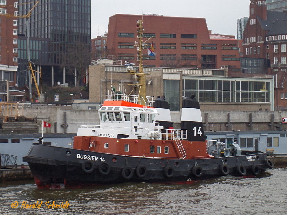 BUGSIER 14 (3) 002 (IMO 8007200) am 26.2.2014, Hamburg, Schlepperponton St. Pauli /
Schottel-Schlepper / GT 190 / Lüa 26,38 m, B 8,84 m, Tg 4,7 m / 2 Deutz-Diesel, SBA 6 M 528, ges. 1297 kW, 1764 PS, 11,5 kn, Pfahlzug 29 t / 1980 bei Siegholdt, Bremerhaven /
