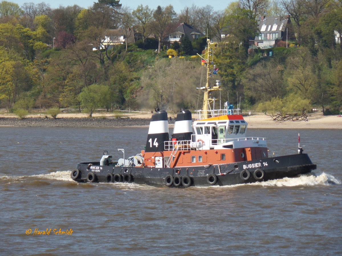 BUGSIER 14 (3)  (IMO 8007200) am 21.4.2015, Hamburg, Elbe Höhe Övelgönne / 
Schottel-Schlepper / GT 190 / Lüa 26,38 m, B 8,84 m, Tg 4,7 m / 2 Deutz-Diesel, SBA 6 M 528, ges. 1297 kW, 1764 PS, 11,5 kn, Pfahlzug 29 t / gebaut 1980 bei Siegholdt, Bremerhaven /
