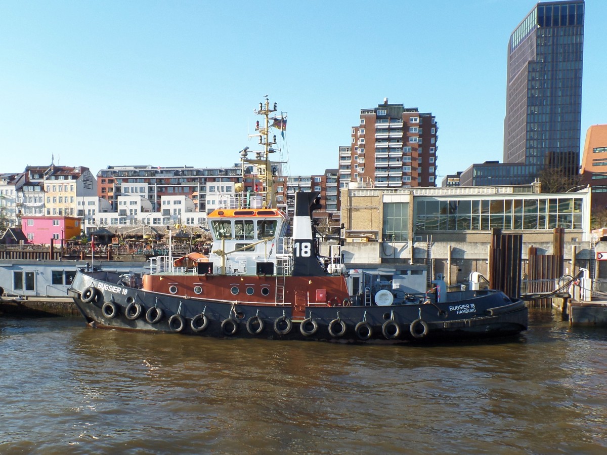 BUGSIER 18 (2) (IMO 9036246) am 6.4.2015, Hamburg, Elbe, Schlepperponton St. Pauli / 
Schlepper (Voith-Schneider Tractor) / BRZ  240 / Lüa 28,3 m, B 9,0 m, Tg 4,6 m / 2 Deutz-Diesel, SBV 6 M 628, ges. 2250 kW, 3060 PS, 2 Voith-Propeller, 26 G II / 165, 12 kn, Pfahlzug 31 t / gebaut 1992 bei P + S Werften, Wolgast /
