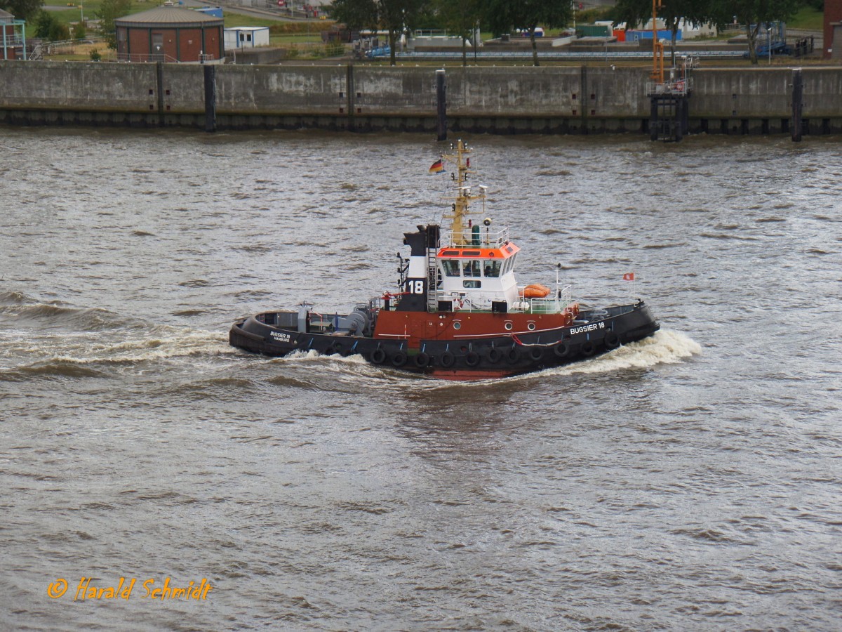 BUGSIER 18 (2) (IMO 9036246) am 26.8.2014, Hamburg, Elbe Höhe Köhlbrandhöft  / 
Schlepper (Voith-Schneider Tractor) / BRZ  240 / Lüa 28,3 m, B 9,0 m, Tg 4,6 m / 2 Deutz-Diesel, SBV 6 M 628, ges. 2250 kW, 3060 PS, 2 Voith-Propeller, 26 G II / 165, 12 kn, Pfahlzug 31 t / gebaut 1992 bei P + S Werften, Wolgast /
