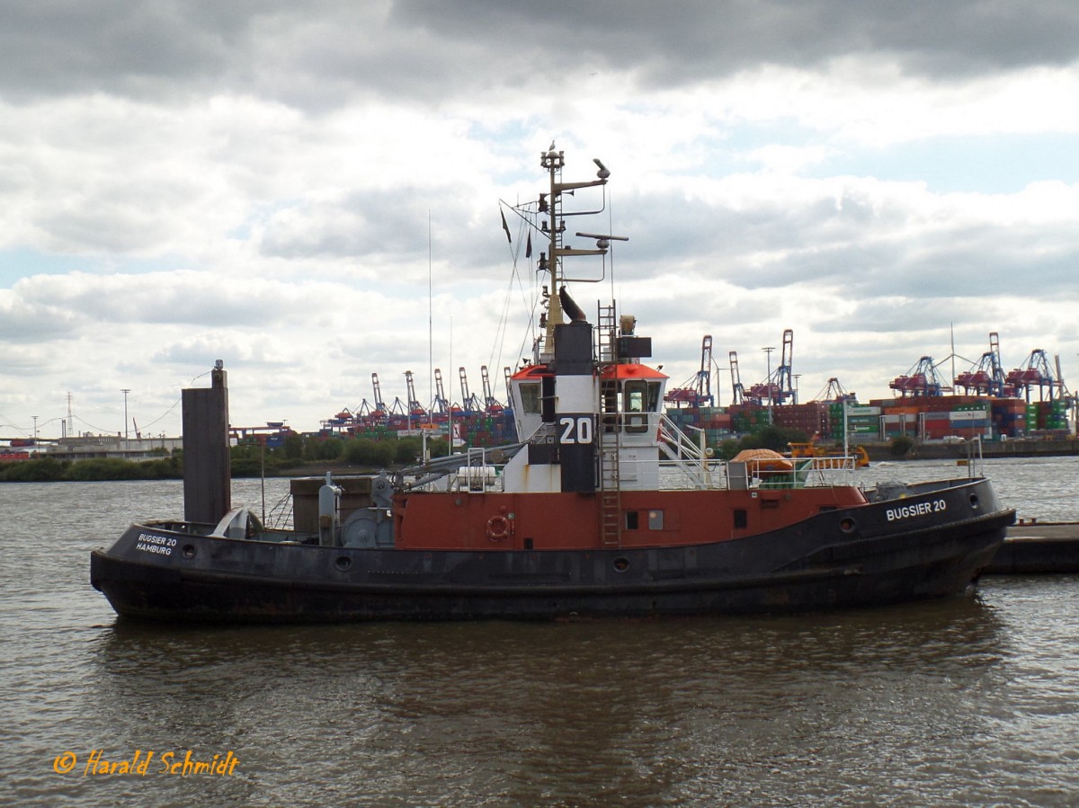 BUGSIER 20 (1) (IMO 9158484) am 26.8.2014, Hamburg, Elbe, Schlepperponton Neumühlen /

Schlepper (Voith-Schneider Tractor) / 210 / BRZ 359 / Lüa 30.54 m, B 11 m, Tg 5,18 m / 2 Deutz-Diesel, SBV 9 M 628, ges. 3690 kW, 5017 PS, Voith-Propeller 28 G II, 13 kn, Phahlzug 50,7 t / 1997 bei Hitzler, Lauenburg /
