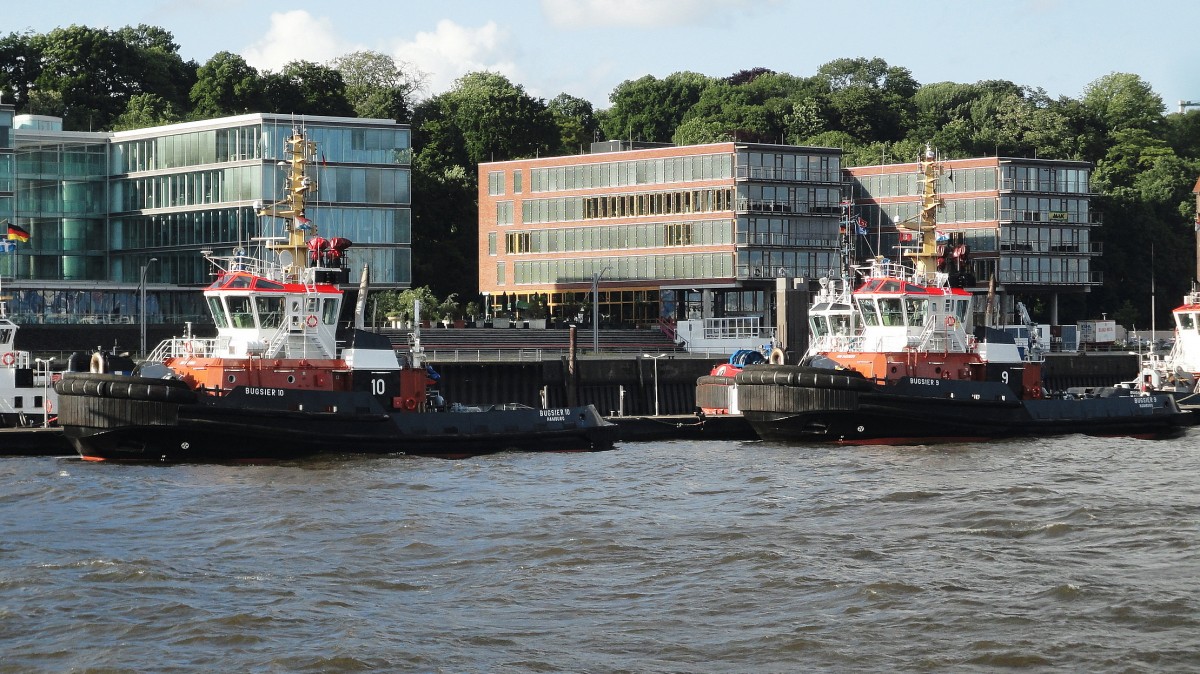 BUGSIER 9 (IMO 9429558)  und BUGSIER 10 (3)   (IMO 9429560) am 1.6.2012, Hamburg, Schlepperponton Neumühlen

Schlepper / BRZ 485 / Lüa 33,1 m, B 12,6 m, Tg 6,1 m / 2 Wärtsilä-Diesel, ges. 4800 kW, 6528 PS, 2 Rolls-Royce Ruder-Propeller in Kortdüse, 14 kn, Pfahlzug 86 t / 2009 bei Gemsan Shipbuilding Industry, Istanbul, Türkei /