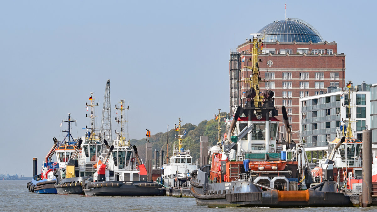 BUGSIER 9,VB PROMPT und weitere Schlepper am 3.9.2018 im Hafen von Hamburg