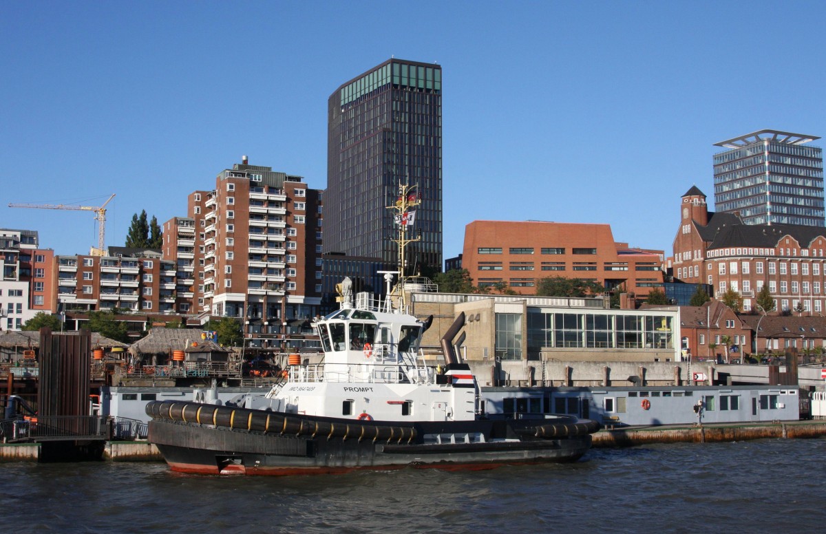 Bugsier Schlepper  Prompt  am 11.10.2015 an den Landungsbrücken in Hamburg.