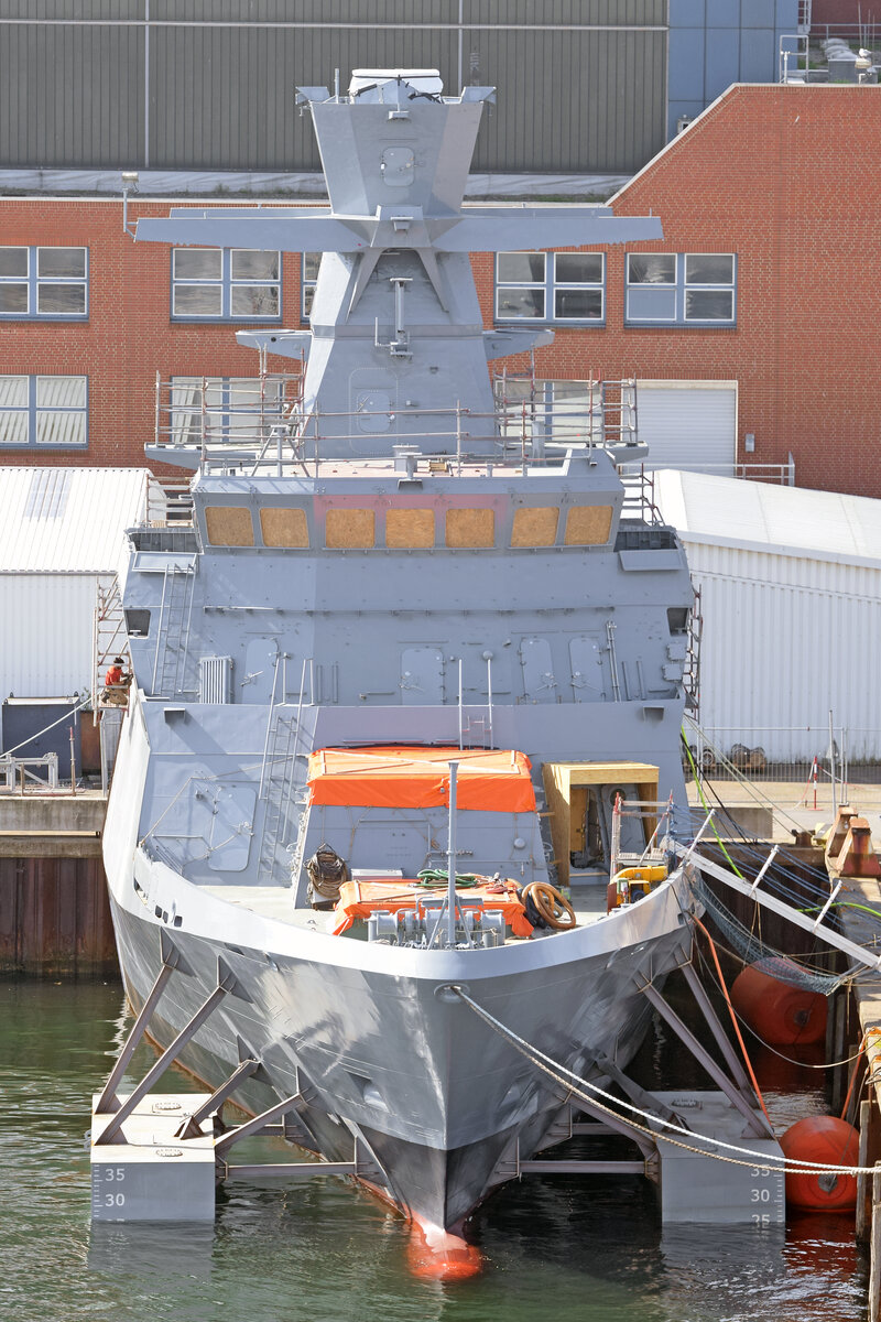 Bugteil Kriegsschiff-Neubau (Bestimmungsland dem Fotografen nicht bekannt) am 15.06.2022 in Kiel