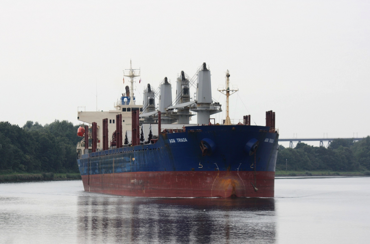 Bulk AGIA TRIADA (IMO:9397236) L.175 m B.29 m Flagge Marshall Islands im NOK bei Schacht-Audorf am 08.09.2021 Richtung Schleuse Kiel.