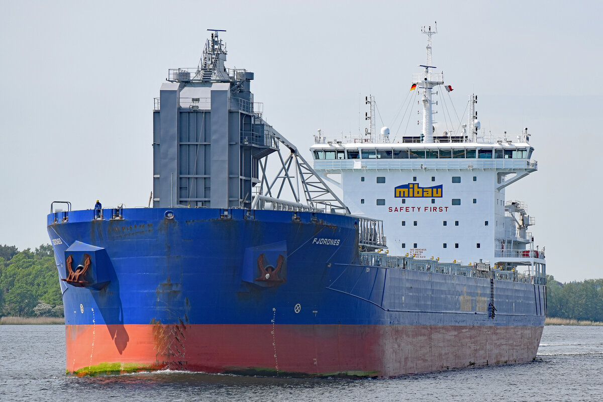 Bulk Carrier FJORDNES (IMO: 9880855) am 22.05.2023 auf der Trave in Höhe Dummersdorfer Ufer bei Lübeck