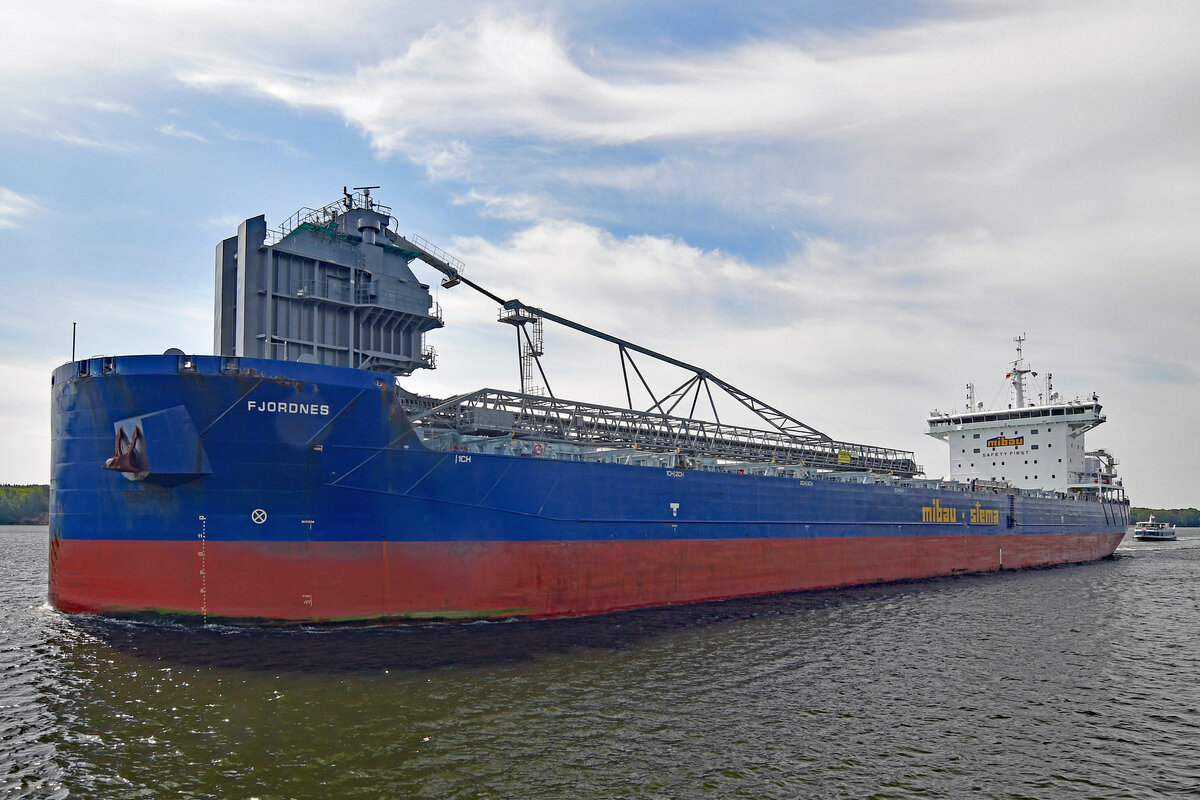 Bulk Carrier FJORDNES (IMO: 9880855) am 22.05.2023 auf der Trave in Höhe Dummersdorfer Ufer bei Lübeck