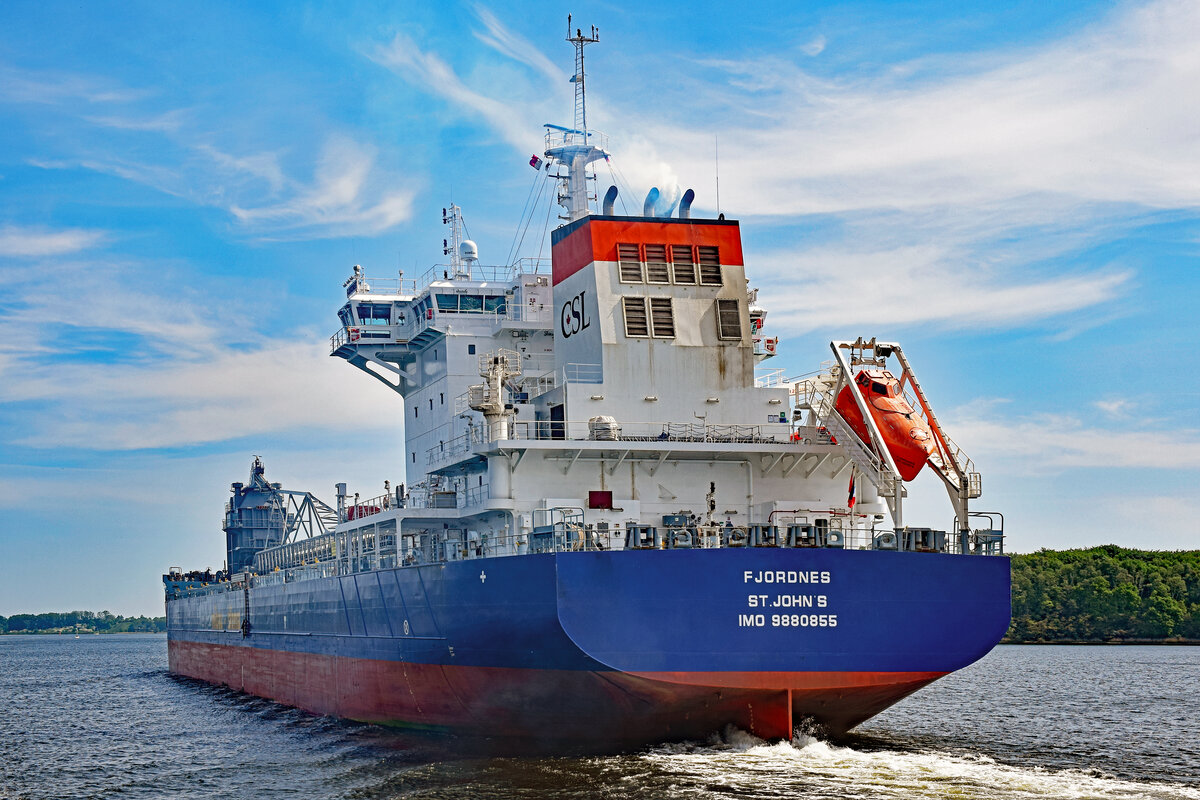 Bulk Carrier FJORDNES (IMO: 9880855) am 22.05.2023 auf der Trave in Höhe Dummersdorfer Ufer bei Lübeck