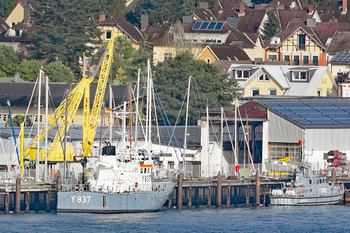 Bundesmarine-Sicherungsboote Y 837 BAUMHOLDER und Y 1686 in der Kieler Förde
