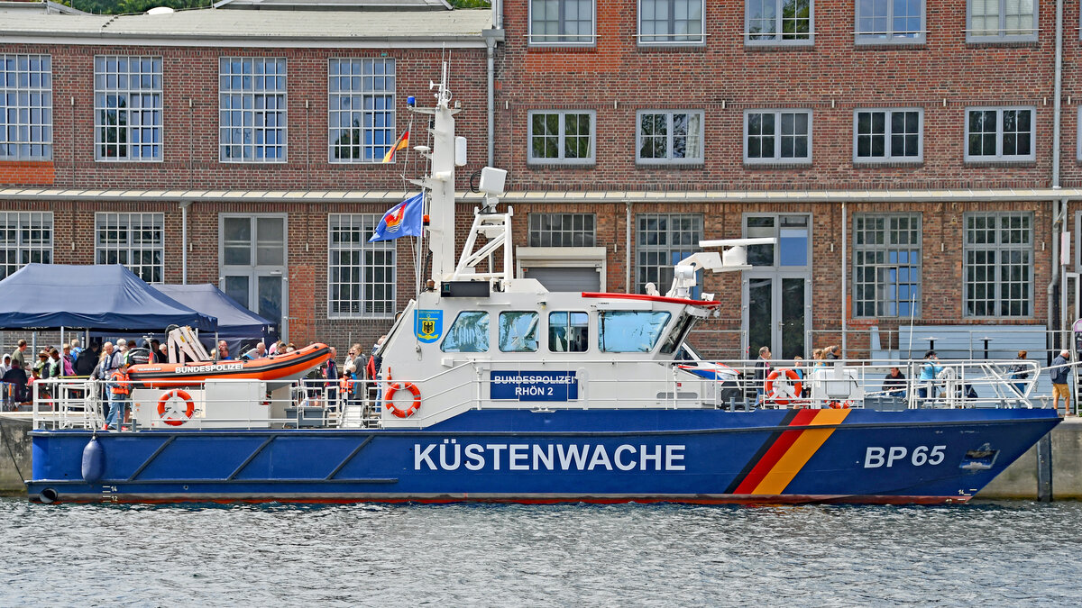 Bundespolizei-Schiff BP 65 RHÖN 2 am 16.07.2022 in Neustadt / Holstein anlässlich des  Tags der Küstenwache 