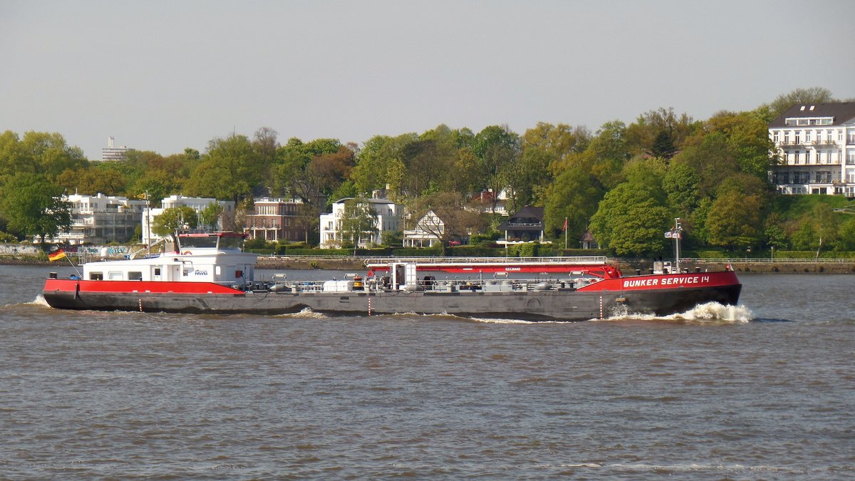 BUNKER SERVICE 14 (ENI 02336440) am 11.5.2017, Hamburg, Elbe, Höhe Finkenwerder / 
TMS / Tonnage: 564 t / Lüa 57,5 m, B 9,6 m, Tg 2,3 m / 1 Diesel, Caterpillar, 625 kW (850 PS) / gebaut 2015 in Rumänien + NL / Eigner: NWB (Nord-Westdeutsche Bunker GmbH, Hamburg) / Flagge D, Heimathafen: Hamburg / 
