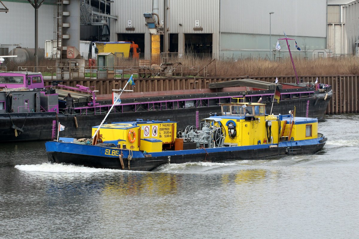 Bunkerboot Elbe (05801920 , 31 x 5,08m) am 13.03.2017 im Magdeburger Zweigkanal Höhe Becken II.