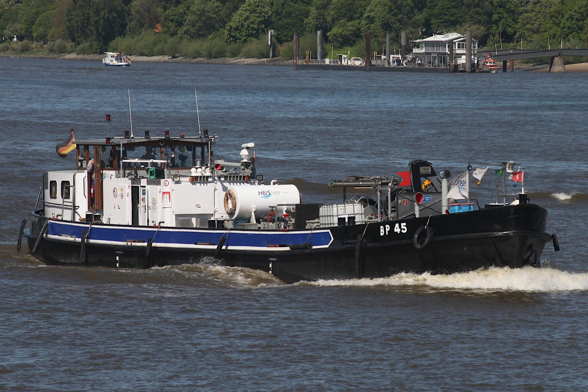 Bunkerschiff BP 45 (ENI 05102470); Datum: 08.05.2026; Aufnahmeort: Elbe/Hafen Hamburg, Deutschland.