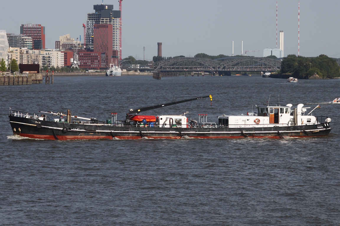 Bunkerschiff KATHI (IMO 7006974) (ENI 05103710); Eigner/Betreiber: Hans Rinck GmbH; Datum: 03.08.2026; Aufnahmeort: Elbe/Hafen Hamburg, Deutschland.