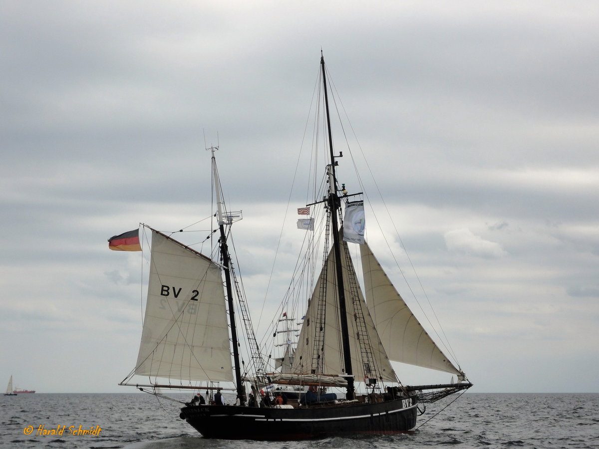 BV 2 VEGESACK am 22.6.2011, Kieler Förde / 
Gaffelketsch / BRZ 73 / Lüa 35,4 m, B 5,4 m, Tg 2,5 m / Segelfläche: 360 m³ / gebaut 1895 als Heringslogger bei Bremer Vulkan Bauort: Bremen-Grohn, restauriert 1979-14981 in Hamburg / 
