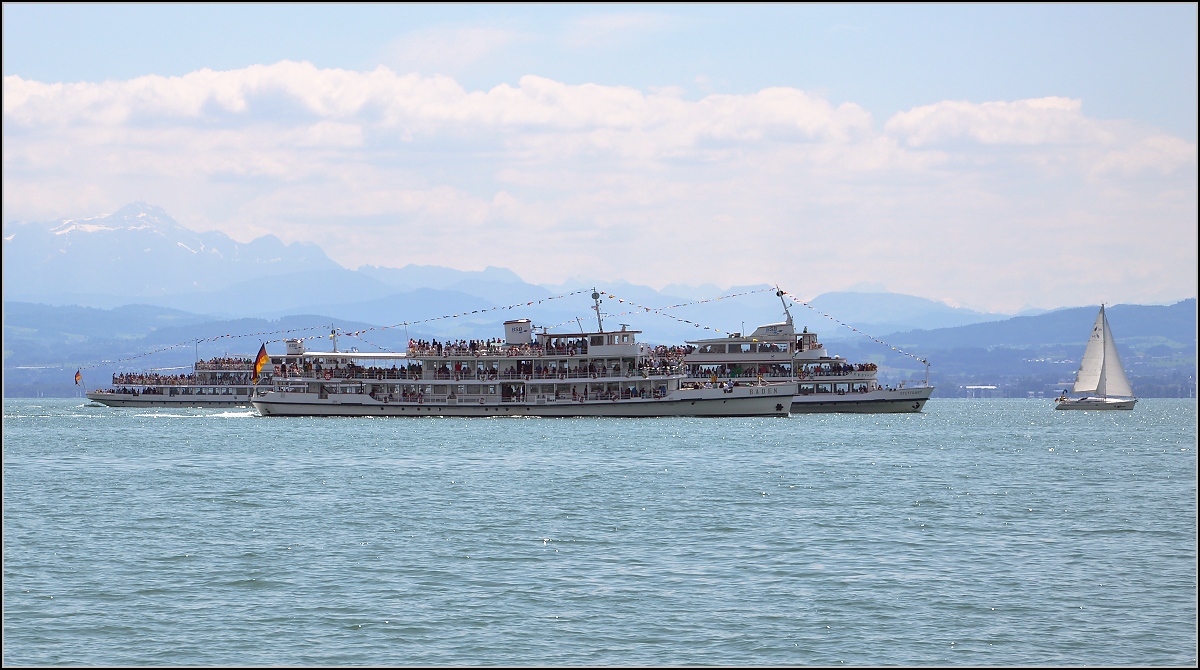 Caesar erobert Britannien... oder der österreichische Kaiser den westlichen Bodensee? MS Baden, MS Stuttgart und MS Schwaben in Formationsfahrt auf dem Bodensee. Juli 2016.