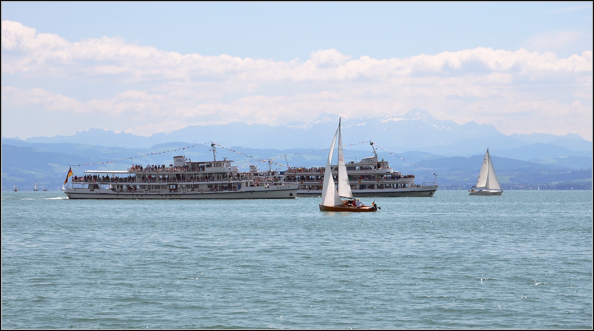 Caesar erobert Britannien... oder der österreichische Kaiser den westlichen Bodensee? MS Baden, MS Stuttgart und MS Schwaben in Formationsfahrt auf dem Bodensee vor der majestätischen Kulisse des Säntis. Juli 2016.