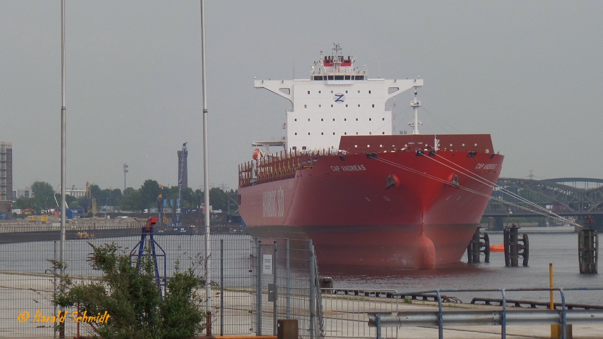 CAP ANDREAS (IMO 9629445) am 6.5.2014, Hamburg, als Überlieger an den Pfählen in der Norderelbe /
Containerschiff / GT 69,809 / Lüa 270,9 m, B 42,8 m, Tg 14,6 m / 1 B&W-Diesel, 27.060 kW, 36.800 PS, 22,8 kn / 6622 TEU, davon 600 Reefer  / Juli 2013 bei Hanjin, Olongapo, Philippinen / Flagge: Liberia, Heimathafen: Monrovia /
