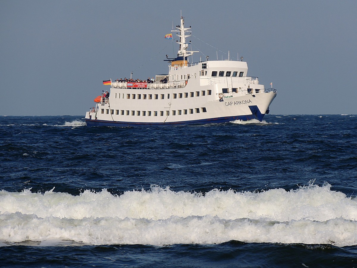 CAP-ARKONA(IMO7802108; L=46,57; B=8,5mtr.; 400Passagiere; Geschwindigkeit:14Kn; Bj.1979) kreutzt auf der Ostsee vor Binz; 140918