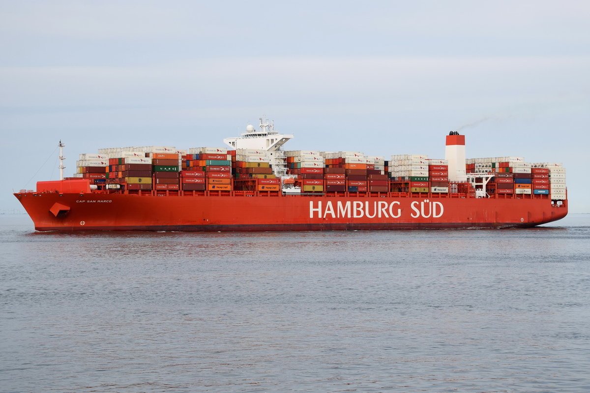 CAP SAN MARCO , Containerschiff , IMO 9622215 , Baujahr 2013 , 9814 TEU , 333.2 × 48.3m  , 15.05.2017  Cuxhaven
    