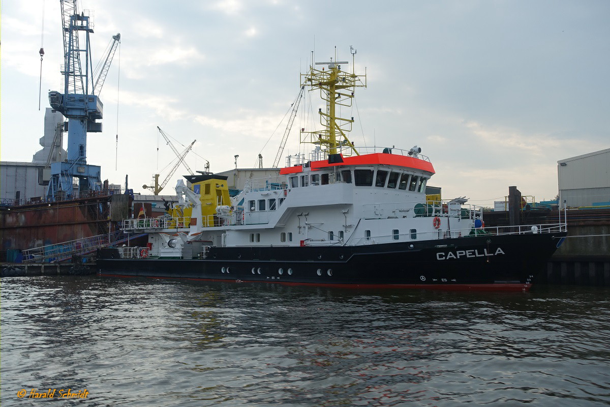 CAPELLA  (IMO 9296949) am 30.4.2019, Hamburg, an der Lürssen/Norderwerft im Reiherstieg /
Vermessungsschiff / BRZ 552 / Lüa 4302 m, B 10,8 m, Tg 1,6 m / 2 Diesel, MTU,  Typ: 8 V 2000 M60, ges. 800 kW (1088 PS), 12 kn  / zwei flachgehende Vermessungsboote gehören befinden sich an Bord / gebaut 2003 bei Fassmer, Berne-Motzen / Eigner: Bundesverkehrsministerium, Betreiber: Bundesamt für Seeschifffahrt und Hydrographie (BSH)  / Flagge: Deutschland, Heimathafen: Rostock / benannt nach dem Stern Capella im Sternbild Fuhrmann /