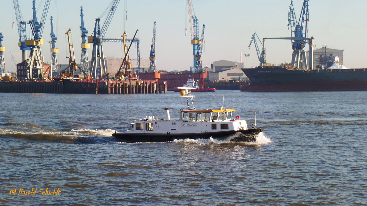 CARL FEDDERSEN (H3401) am 4.11.2015, Hamburg, Elbe, Höhe Altona /

Barkasse / Werkstattschiff der HPA, techn. Außendienst  / Lüa 17,76 m, B 4,42 m /
