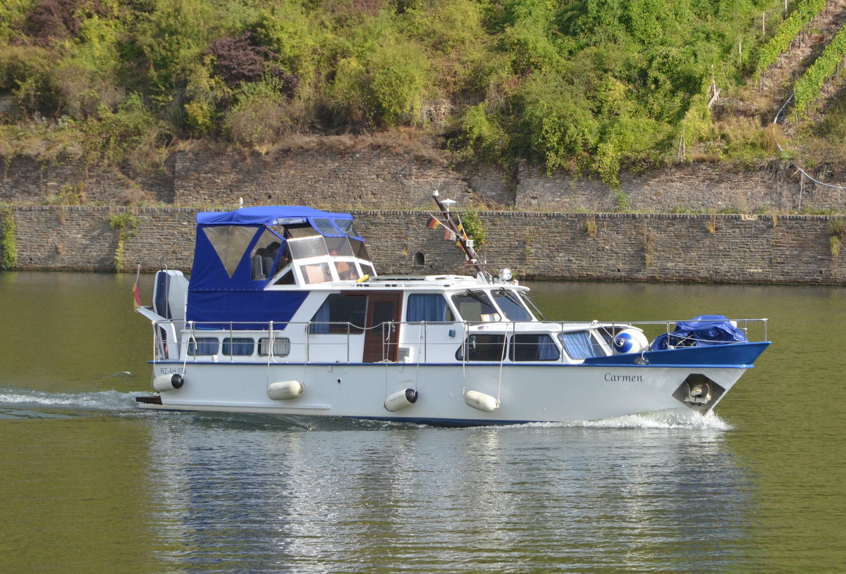 Carmen ein kleiner privater Skipper RZ-AH 979 auf der Mosel am 09.10.16 bei Lf-Hatzenport