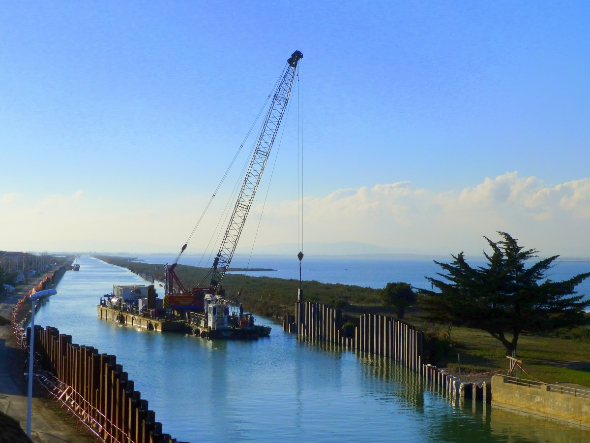 Carnon (Frankreich, Languedoc-Roussillon, Hérault), die Renovierungsarbeiten und die Verbreiterung des Canal du Rhône à Sète werden 10 Jahre in Anspruch nehmen. 17.01.2014