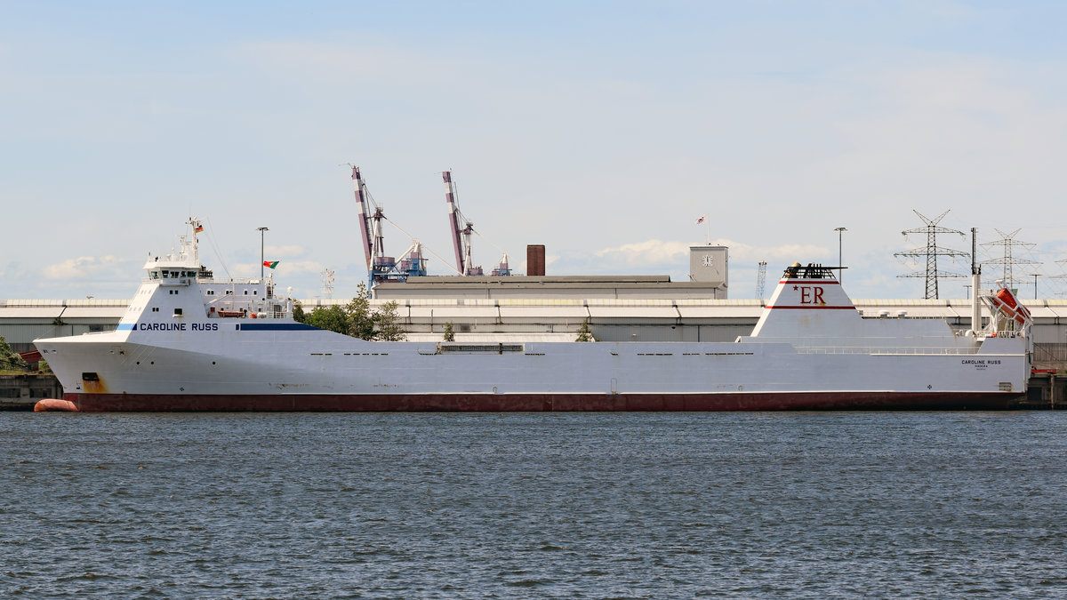 CAROLINE RUSS (IMO: 9197533, MMSI: 255805834) am 31.05.2020 im Hafen von Lübeck, Lehmannkai 2 / Querkai