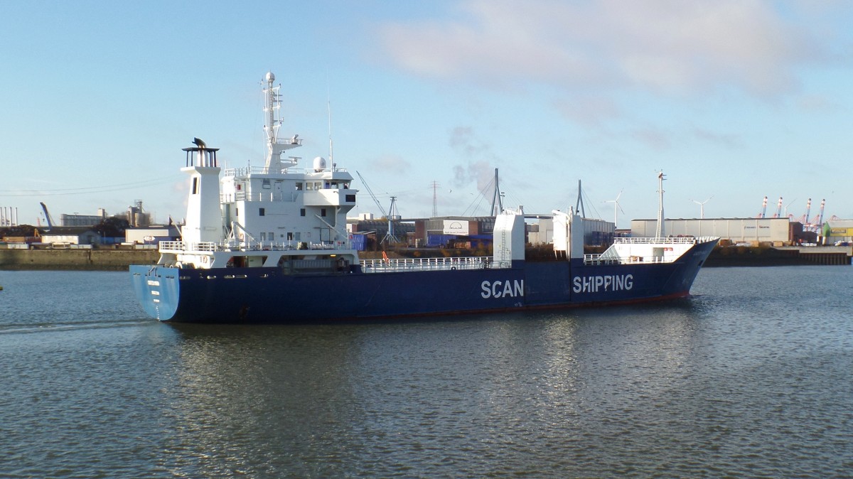 CARTEN MARIA (IMO 8405878) am 8.11.2015, Hamburg auslaufend, Ellerholzhafen
Ex-Name: Lyshav (1985-2009)  / 
Frachtschiff / BRZ 3.176 / Lüa 85 m, B 16 m, Tg 5,85 m / 1 Diesel, Wärtsilä 6 R 32 D, 2.210 kW (3.005 PS) /  gebaut 1985 in Schweden und Norwegen /  Eigner: Carten Shipping, Kopervik, Norwegen, Flagge: Barbados, Heimathafen: Bridgetown
