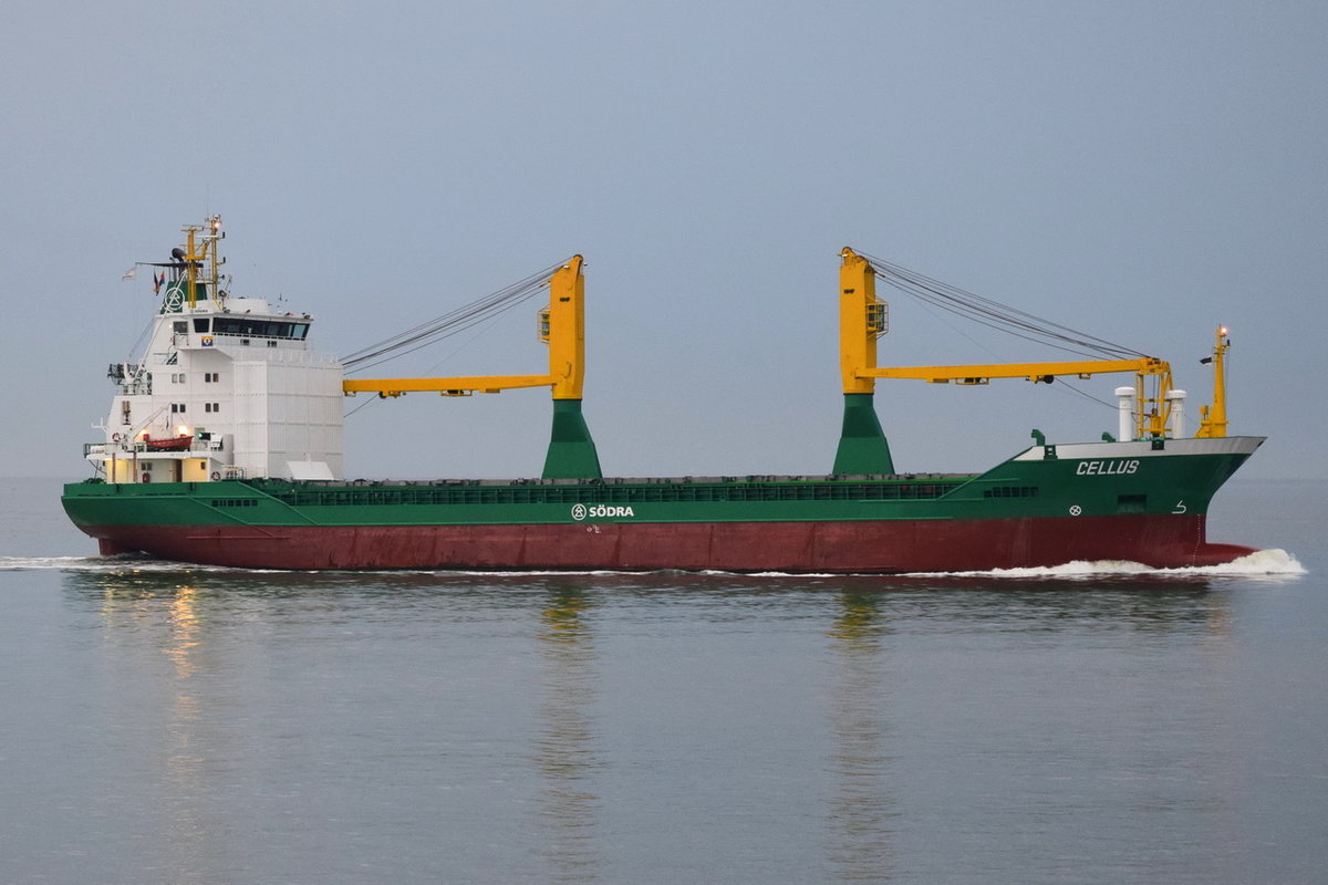 CELLUS , General Cargo , IMO 9173317 , 369 TEU , Baujahr 1998 , 99.98m × 17m , bei der Alten Liebe Cuxhaven am 06.09.2018 
  