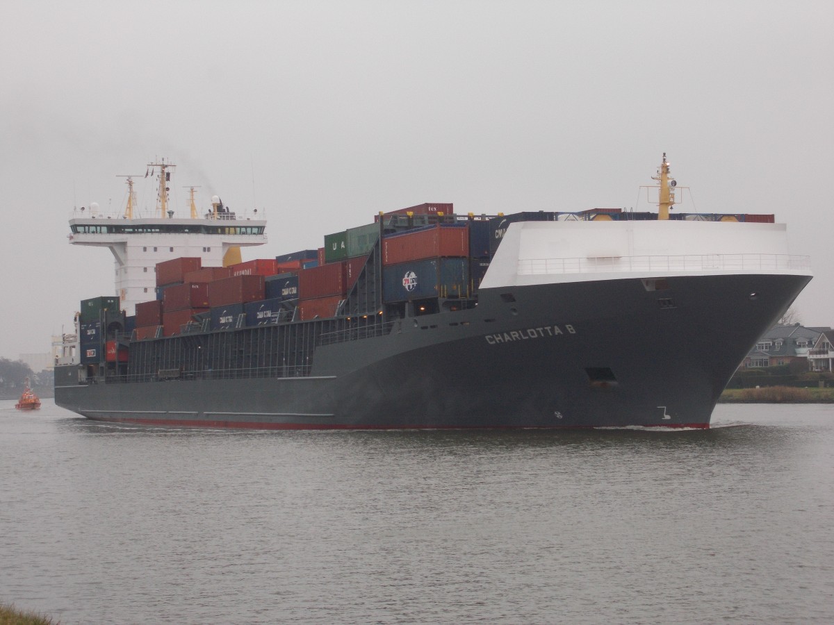 Charlotta Bim NOK beiRendsburg am 30.11.2014 um 13:07 auf dem weg nach Hamburg.
Gebaut 2009 auf der Sietas Werft Typ 178
länge 168,11 m
Breite 27,05 m
Tragfähigkeit 17822 Ton.
Heimathafen Monrovia 