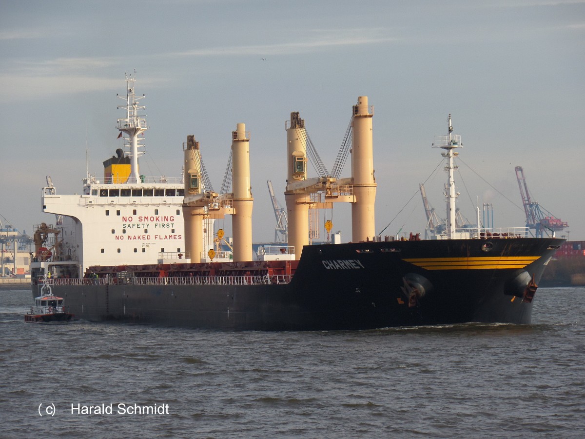 CHARMEY (IMO 9583706) am 18.1.2014, Hamburg auslaufend Höhe Altona /
Bulker / BRZ 22.697 / Lüa 181,1 m, B 30 m, Tg 9,82 m / 1 MAN-B&W/Doosan-Diesel, 6 Zyl., 8680 kW, 14 kn / gebaut 2011 in Süd-Korea / Flagge: Schweiz, Heimathafen: Basel; Eigner: Seamar Inc. /
