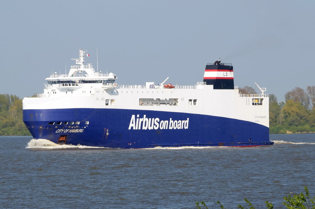 CITY OF HAMBURG , RoRo / ConRo-Schiff , IMO 9383558 , Baujahr 2008 , 1030 TEU , 126,5 x 20,6m , 11.05.2017  Grünendeich
    