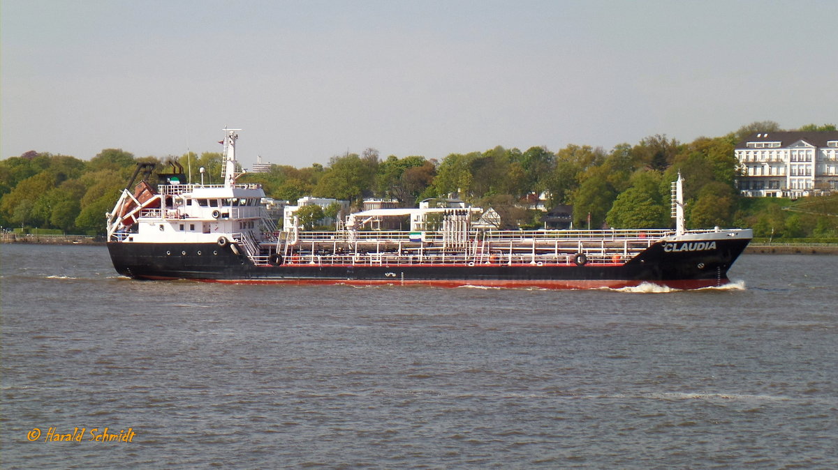 CLAUDIA (IMO 9280110) am 11.5.2017, Hamburg, Elbe Höhe Finkenwerder / 
Ex-Name: FJORD ONE (01.2008-02.2017), EMRE K (2003-01.2008) /
Doppelhüllen-Tanker / BRZ 865 / Lüa 68,64 m, B 10 m, Tg 3,7 m / 1 Diesel, ishi S12R-MPTAW, 969 kW ( 1277 PS), 12 kn / gebaut 2003 bei Gemyat Tersanesi, Tuzla, Türkei- Umbau 2008 bei Falkenberg Schweden / Eigner: BMT, Bunker und Mineralöltransport GmbH, Cuxhaven, Heimathafen: Cuxhaven /
