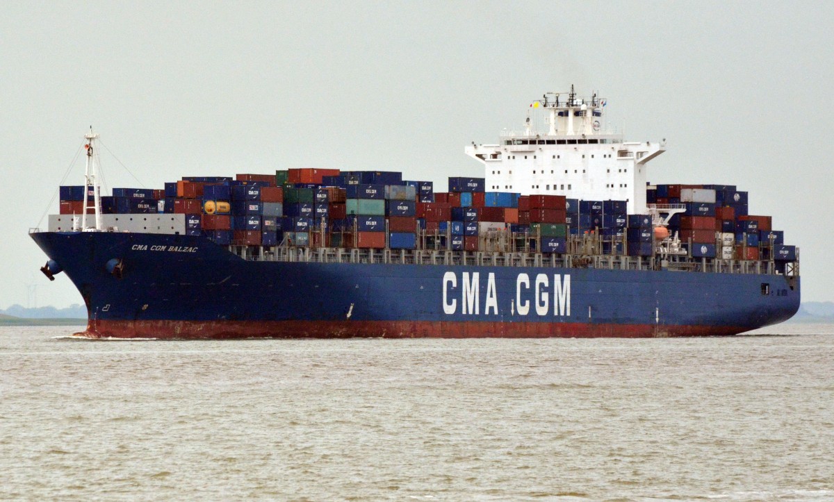 CMA CGM BALZAC, Containerschiff, IMO: 9222273, Heimathafen Hamburg. Beobachtet am 11.06.2014 bei Brunsbttel.  Technische Daten: Baujahr: 2001, TEU: 6627, L; 300,27m, B; 40,30m, T; 14m, Geschwindigkeit 24kn. (Conti  Paris)