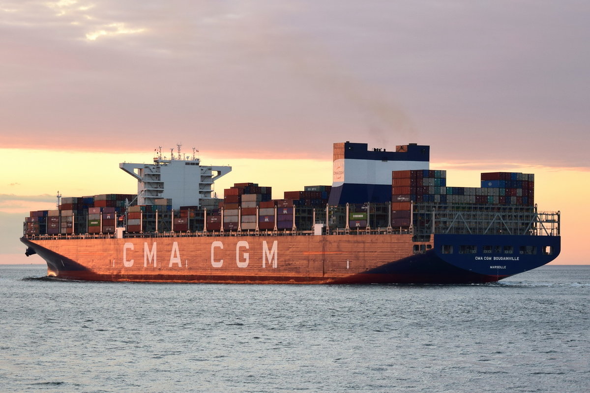 CMA CGM BOUGAINVILLE , Containerschiff , IMO 9702156 , Baujahr 2015 , 398 x 54 m , 16000 TEU , 30.05.2020 , Cuxhaven