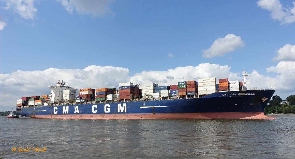 CMA CGM CORNEILLE (IMO 9409170) am 21.8.2019, Hamburg einlaufend, Elbe Höhe Bubendeyufer / 

Containerschiff / BRZ 73.779 / Lüa 299,2 m, B 40,26 m, Tg 14,5 m / 1 Diesel, 57.100 kW ( PS), 24 kn / 6.500 TEU, davon Reeferplätze / gebaut 2009 in Busan, Südkorea / Eigner: Conti-Holding, München, Manager: NSB Niederelbe, Buxtehude / Flagge: Liberia, Heimathafen: Monrovia /