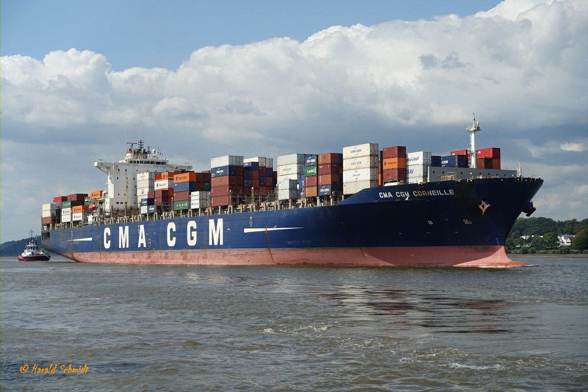 CMA CGM CORNEILLE (IMO 9409170) am 21.8.2019, Hamburg einlaufend, Elbe Höhe Bubendeyufer / 
Containerschiff / BRZ 73.779 / Lüa 299,2 m, B 40,26 m, Tg 14,5 m / 1 Diesel, 57.100 kW ( PS), 24 kn / 6.500 TEU, davon Reeferplätze / gebaut 2009 in Busan, Südkorea / Eigner: Conti-Holding, München, Manager: NSB Niederelbe, Buxtehude / Flagge: Liberia, Heimathafen: Monrovia /